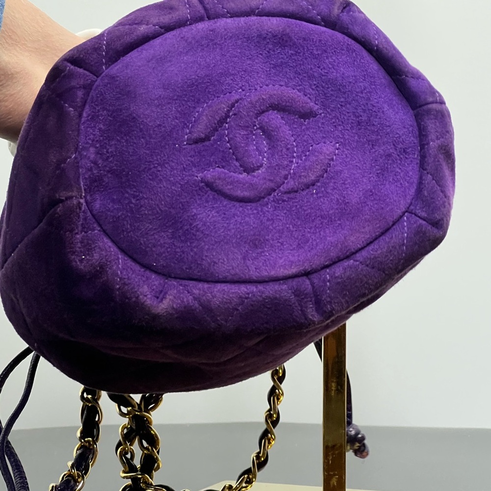 AMAZING CHANEL VINTAGE PURPLE bag with drawstring handles, 24 gold-plated chain. - Picture 5 of 12